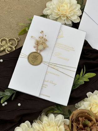 Altın Baskılı Parlak Beyaz Yarım Kapaklı Kaliteli Akrilik Düğün Davetiyesi