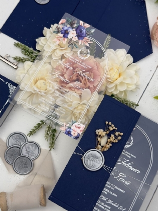 Renkli Çiçek Ve Gümüş Yaldızlı Şeffaf Pleksi Düğün Davetiyesi