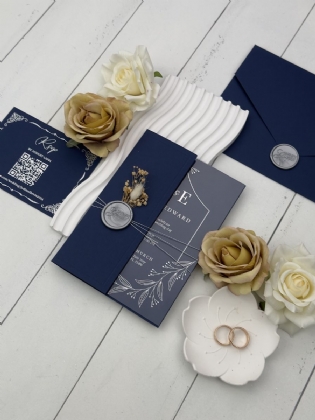 Çiçek Süslemeli Akrilik Düğün Davetiyesi