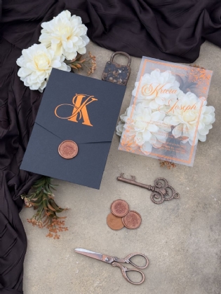 Baş Harf Monogram Baskılı Bakır Yaldızlı Akrilik Düğün Davetiyesi