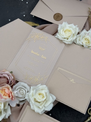 Parlak Şampanya Rengi Zarflı Altın Baskılı Davetiye