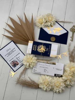 Lacivert Zarf Ve Altın Süslemeli Pasaport Davetiye