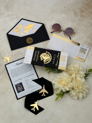 Şık Ve Zarif Altın Baskılı Siyah Pasaport Davetiyesi