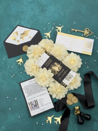 Siyah Ve Altın Kombinasyonlu Pasaport Davetiye