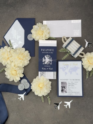 Lacivert Ve Gümüş Detaylı Pasaport Davetiyesi