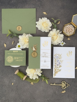 Sulu Boya Çiçekli Ve Altın Yaldız Baskılı Modern Düğün Davetiyesi